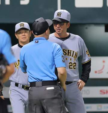 阪神 藤川球児監督に厳重注意と制裁金10万円の処分 NPBが発表 10日・ソフトバンク戦でリクエストに異議で退場処分