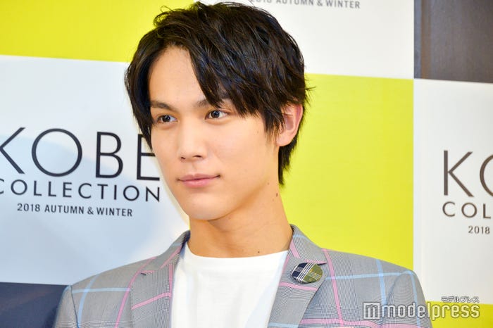 中川大志(横分けヘア)/「神戸コレクション2018 AUTUMN/WINTER」より:2018年8月撮影 (C)モデルプレス