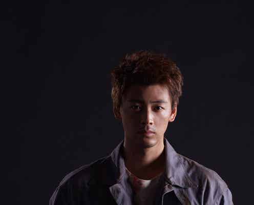 竹内涼真、人生初ブリーチ&髭姿“極限サバイバルラブストーリー”で新境地<君と世界が終わる日に>