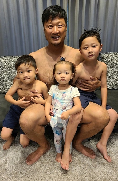 小原正子 夫 マック鈴木と子ども達の記念写真に 素敵 涙出そう の声 モデルプレス 小原正子 夫 マック鈴木と子ども達の記念写真に 素敵 涙出そう の声 モデルプレス