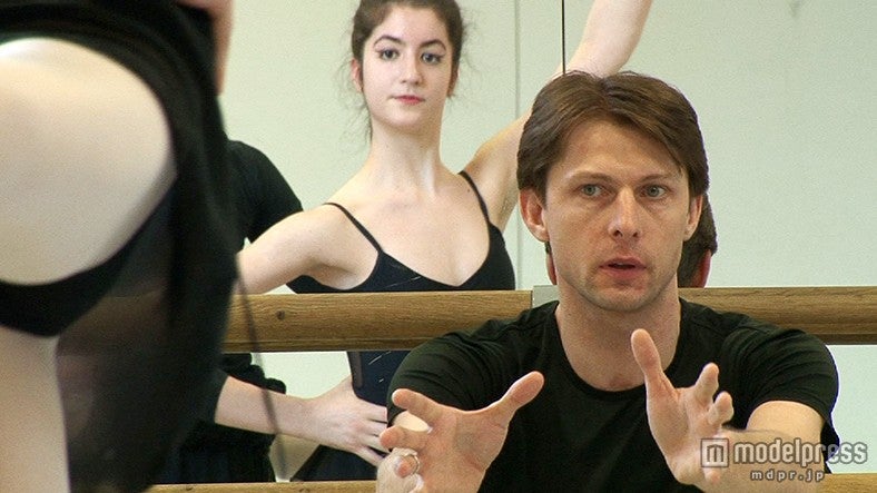 主夫兼バレエ講師として働く夫・ヴィスラフさん／画像提供：毎日放送