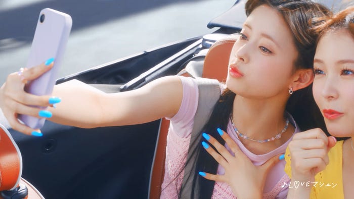 RIMA、久間田琳加「さらツヤすぎる!Essential!(LOVEマシーン)」篇(提供写真)