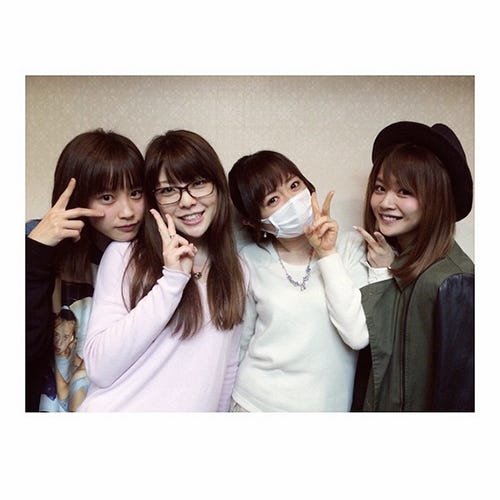 モー娘。5期メンバー(左から)高橋愛、小川麻琴、紺野あさ美アナウンサー、新垣里沙/高橋愛Instagramより