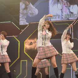 篠田麻里子、大島優子、渡辺麻友(C)AKS