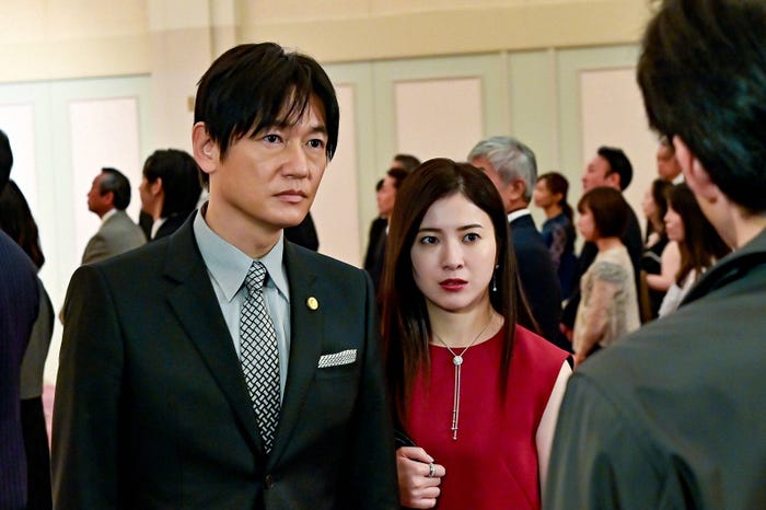 井浦新、吉高由里子/「最愛」第9話より(C)TBS