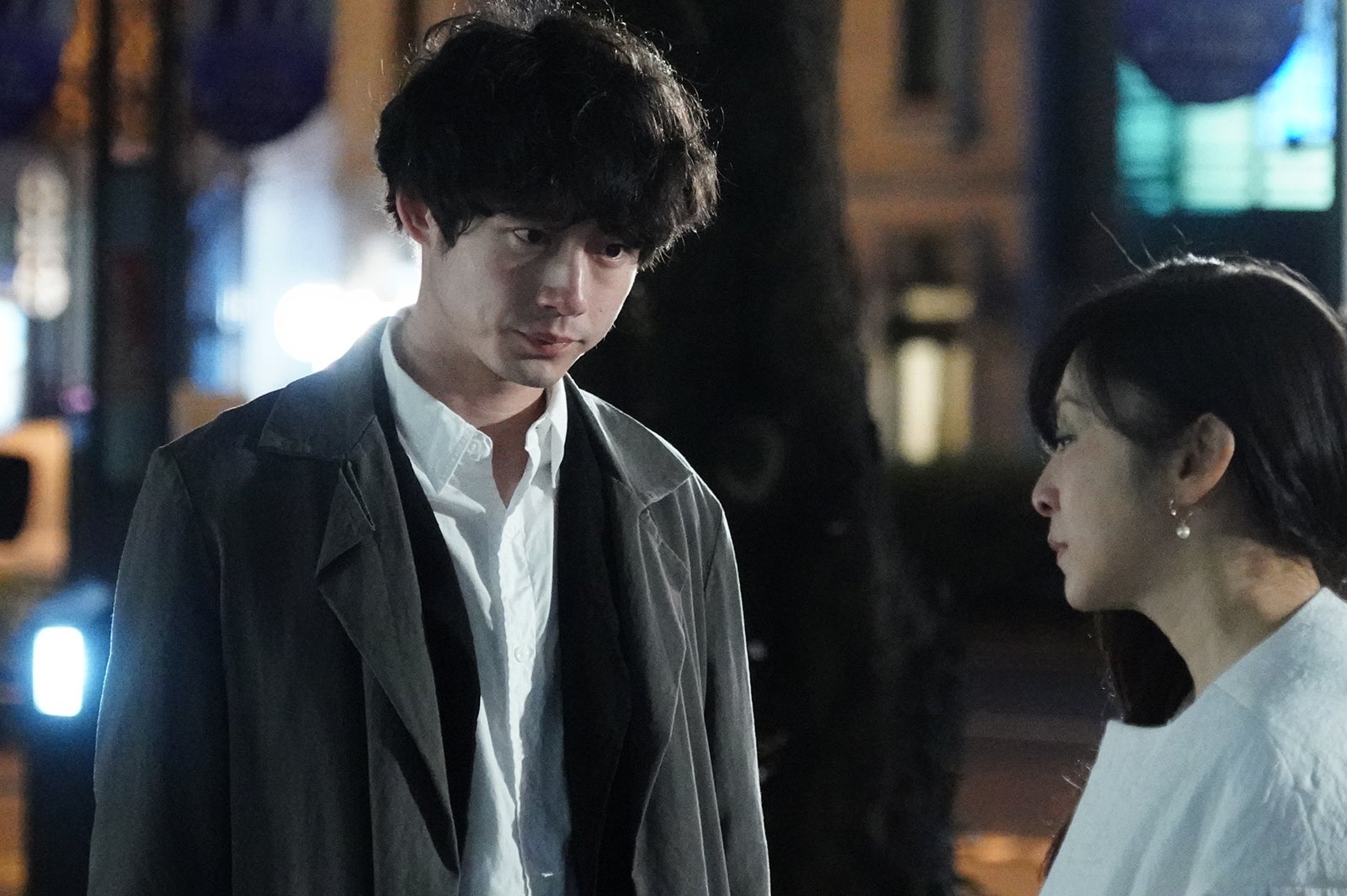 坂口健太郎、斉藤由貴／「Dr.チョコレート」第4話より（C）日本テレビ