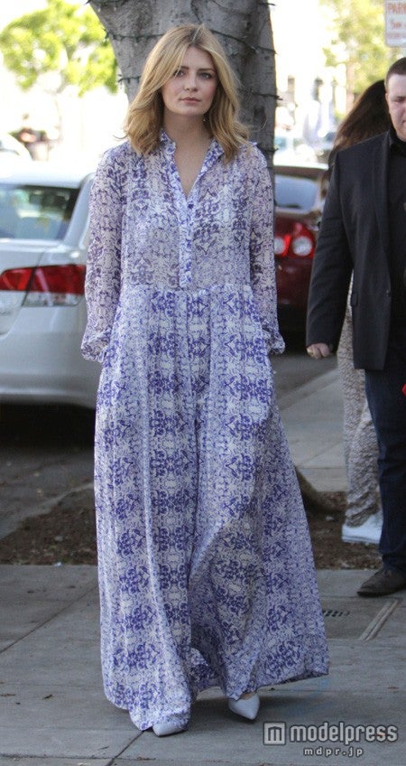 露出は最低限！WENN.com / Zeta Image