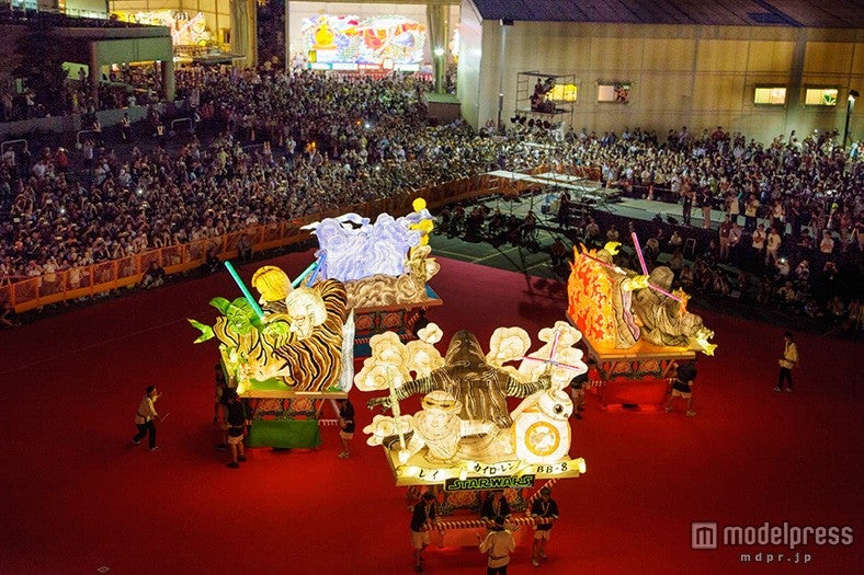 「スター・ウォーズ」最新キャラクターも“ねぶた祭”に出現　史上初の試みに3万人が熱狂