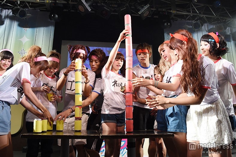 チーム対抗空き缶積み対決