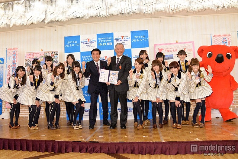 オリジナルフレーム切手「千葉県出身AKB48グループメンバーとめぐる千葉の名所」贈呈式の模様