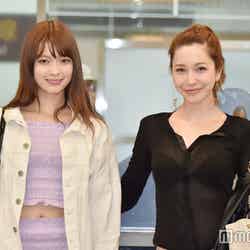 台北松山空港に到着した（左から）八木アリサ、藤井リナ（C）モデルプレス