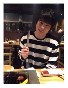 鈴木伸之の焼き肉ショットが可愛い ラフな姿にキュン！