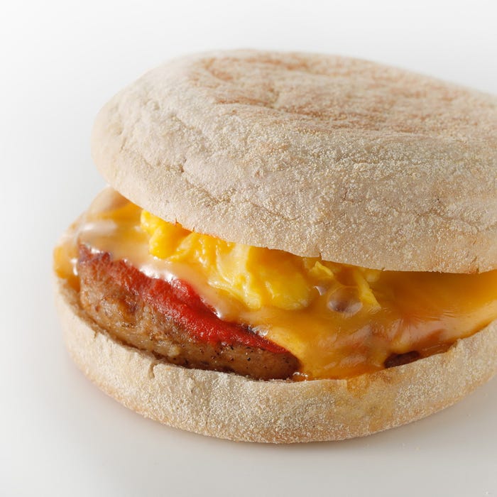 あらびきソーセージ&スクランブルエッグ イングリッシュマフィン ¥420/画像提供:スターバックス コーヒー ジャパン