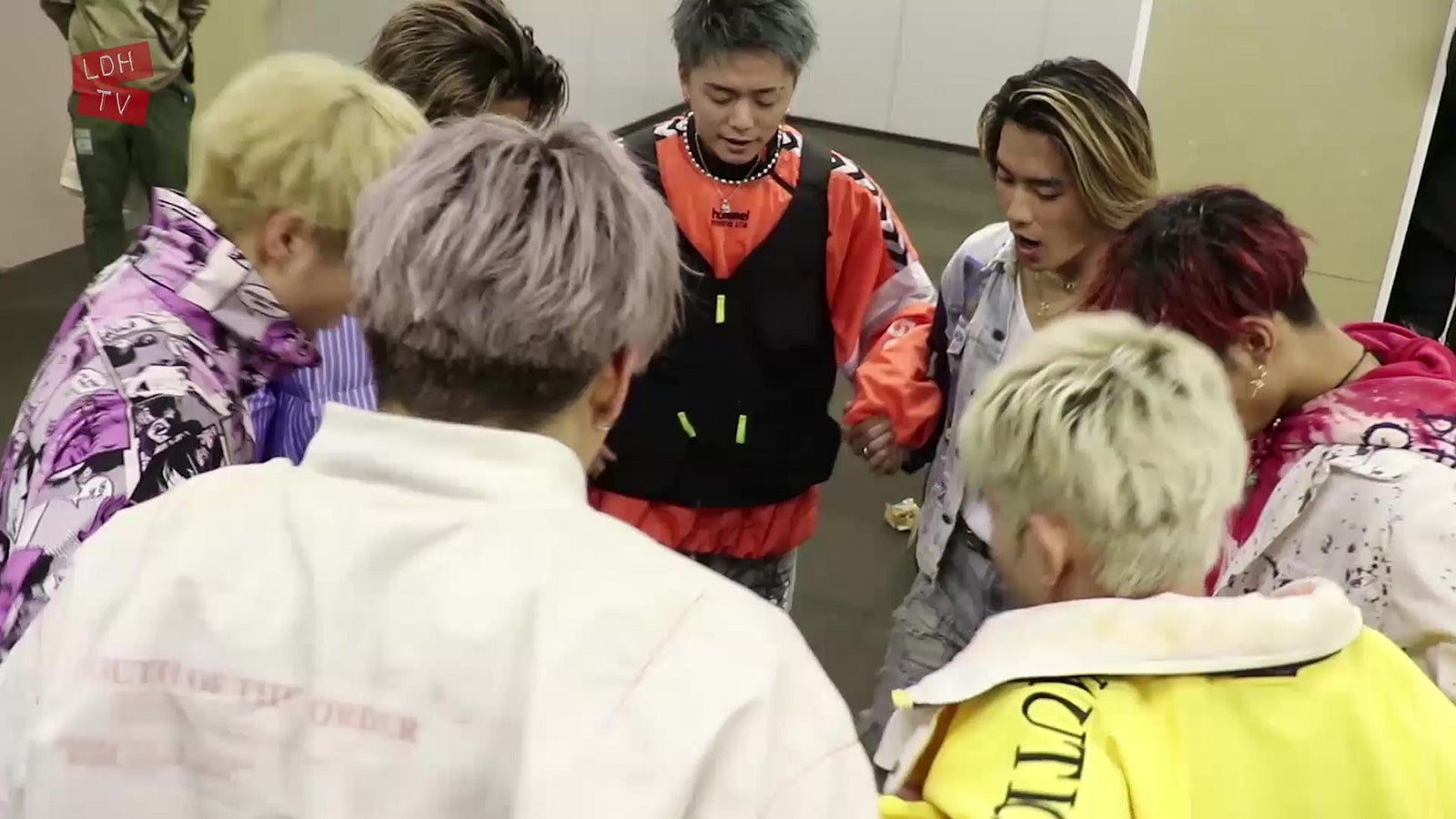 BALLISTIK BOYZ、デビュー発表の瞬間に密着