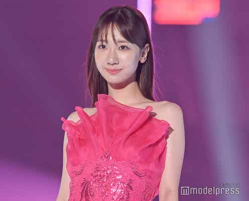 柏木由紀、美肌&美デコルテ披露 華やかドレス姿で「TGC」初ランウェイ<TGC2023A/W>