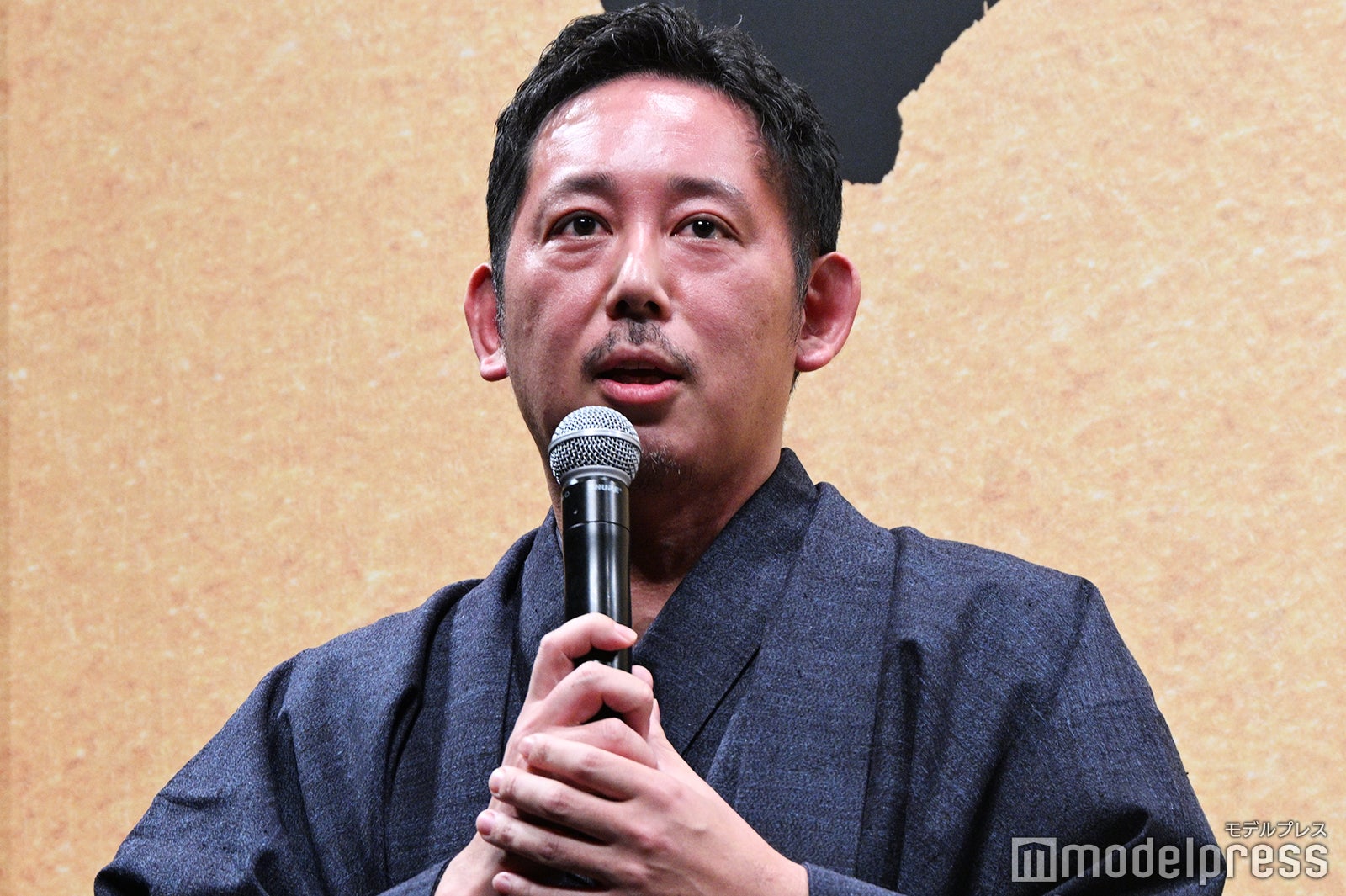 疲れとストレスでラーメン三昧だった入江悠監督（C）モデルプレス