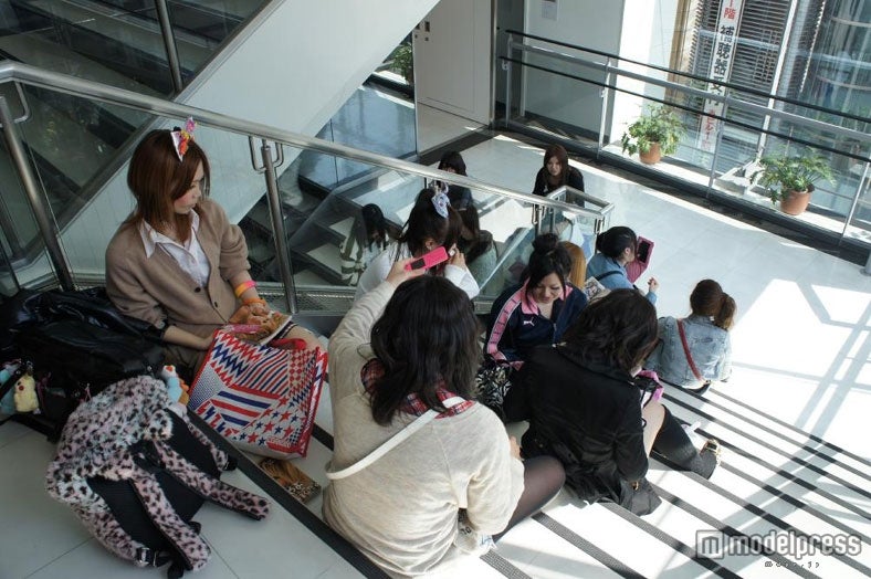 整理券配布待ちの列