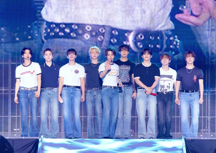 SEVENTEEN(P)&(C) PLEDIS Entertainment