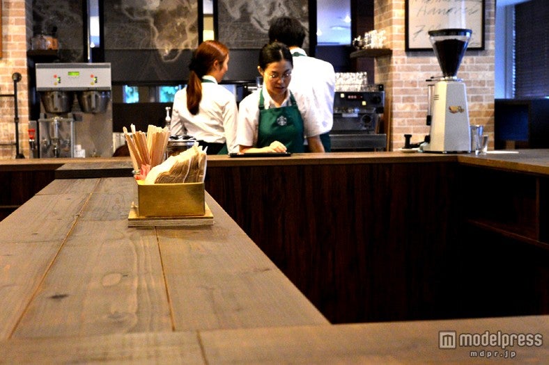 「Starbucks Doppio Bar（スターバックス ドピオ バール）」店内風景