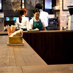 「Starbucks Doppio Bar(スターバックス ドピオ バール)」店内風景