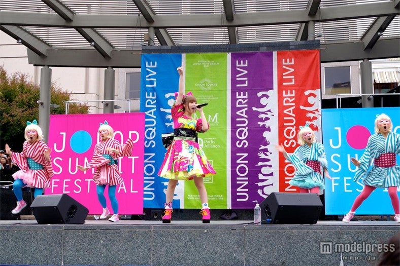 きゃりー、8万人を熱狂の渦に　日本の“カワイイ”を世界に発信