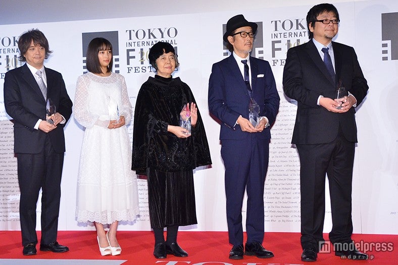 （左から）日野晃博氏、広瀬すず、樹木希林、リリー・フランキー、細田守監督