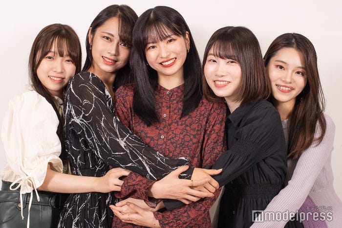 「ミス慶應理工」ファイナリスト/左から江口玲恵さん、青野さくらさん、新藤利佐さん、上手理花さん、齋藤萌花さん(C)モデルプレス