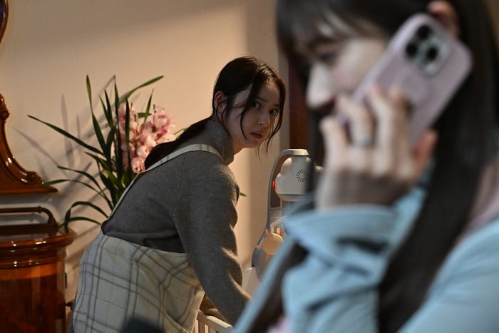 佐々木希、渋谷凪咲「地獄の果てまで連れていく」第4話(C)「地獄の果てまで連れていく」製作委員会