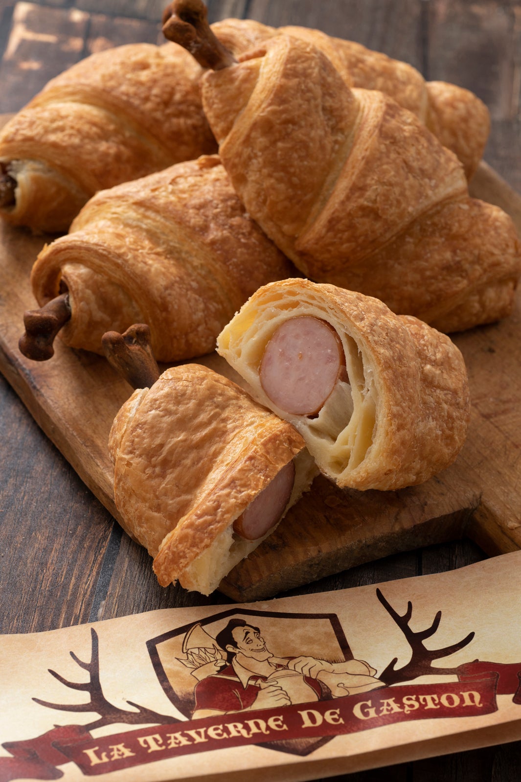 ビッグバイト･クロワッサン／「ラ・タベルヌ・ド・ガストン」（C）Disney