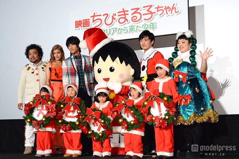 （後列左から）パパイヤ鈴木、ローラ、中川大志、まるちゃん、劇団ひとり、渡辺直美