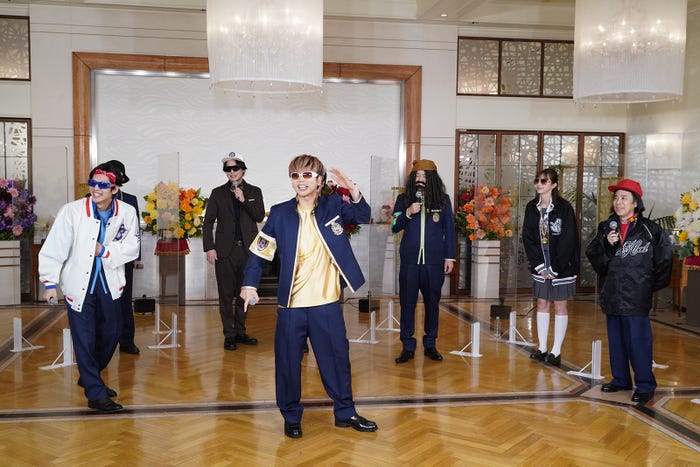 (左から)松下洸平、シュウペイ、増田貴久、ノブ、中条あやみ、岡村隆史(C)日本テレビ