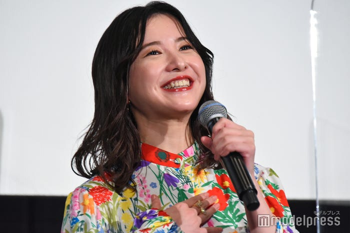 目を潤ませる吉高由里子 (C)モデルプレス