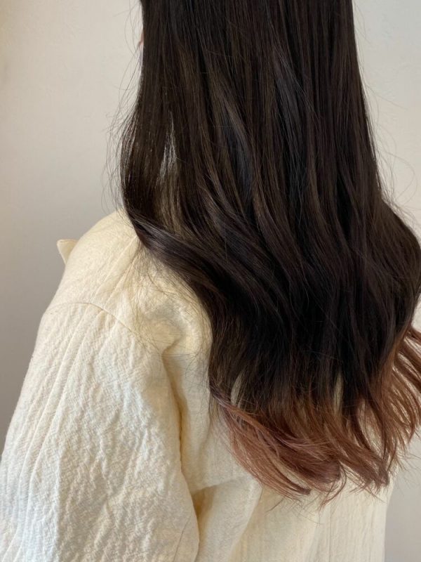 旬のヘアスタイル 裾カラー って 大人女子におすすめヘアデザインと人気色をご紹介 モデルプレス 旬のヘアスタイル 裾カラー って 大人女子におすすめヘアデザインと人気色をご紹介 モデルプレス