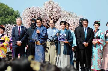 「すごっ！」なにわ男子・長尾謙杜が少年の顔に→思わず挑戦したい役への野望が漏れる「昔から憧れがあって…」太秦映画村リニューアルイベント