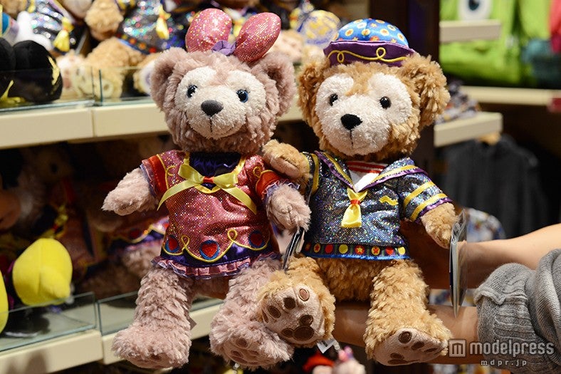 ダッフィー、シェリーメイのぬいぐるみ／各HK$298.00