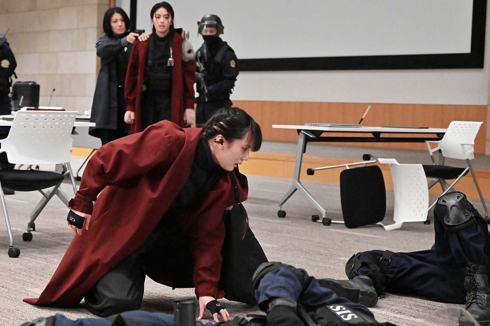 山本千尋「新空港占拠」最終話より（C）日本テレビ