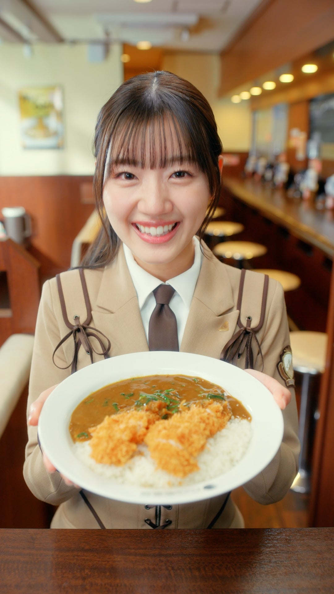 「推しカレー」動画より（提供写真）