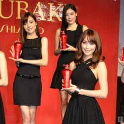 「TSUBAKI」新モデル左から：小嶋陽菜（AKB48）、アンナ・ケイ、ゲイリ・ライ、蛯原友里、水原希子