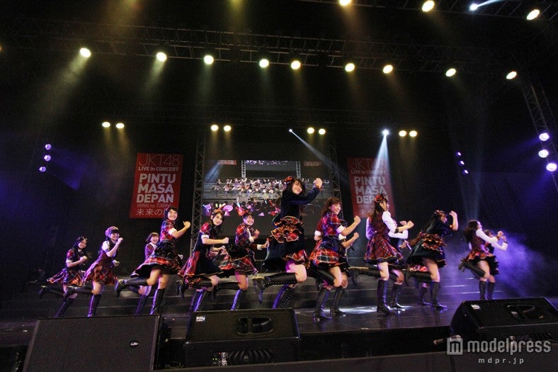 ライブステージ（C）JKT48Project