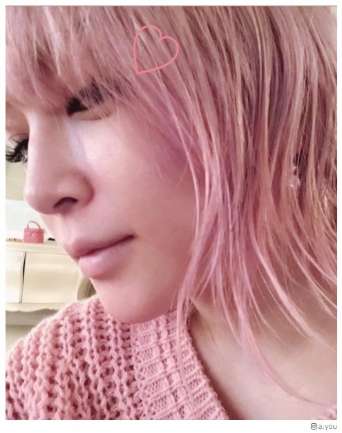 浜崎あゆみ、鮮やかなピンクヘアが「可愛すぎる」「超似合う」と注目集まる