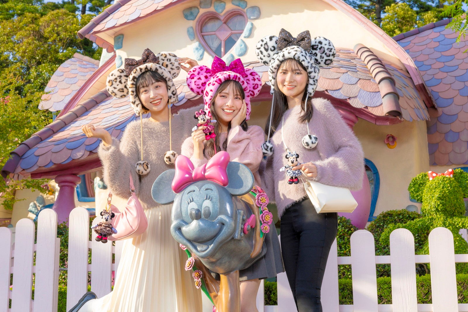 東京ディズニーランド＆シー、レオパード柄とナチュラルカラーの新グッズ ふわふわ素材で可愛くあったか