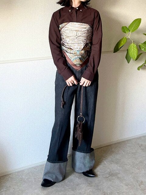 Style③スカーフアレンジで新鮮に魅せる Style③スカーフアレンジで新鮮に魅せる