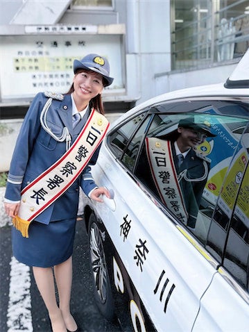 皆藤愛子、一日警察署長の凛々しい制服姿に「綺麗な署長さん」「めちゃくちゃ美人」