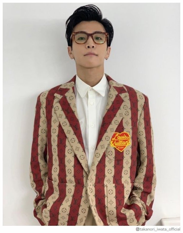 三代目JSB岩田剛典の色気ダダ漏れ 前髪アップ＆メガネ姿に「色気すごい」「カッコ良すぎる」の声