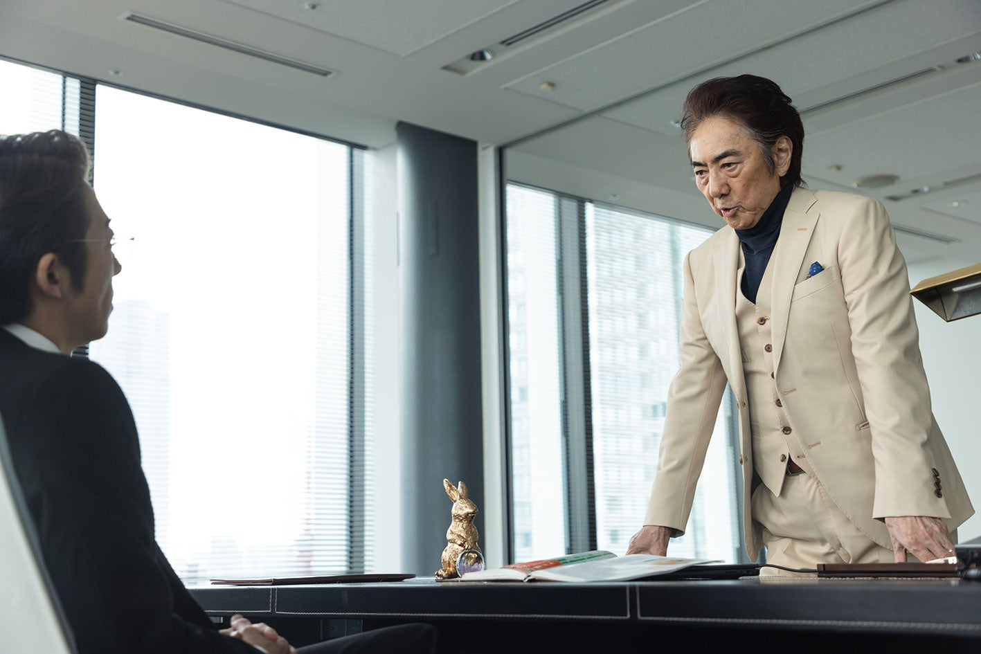 高橋一生、市村正親「リボーン ～最後のヒーロー～」第9話（C）テレビ朝日