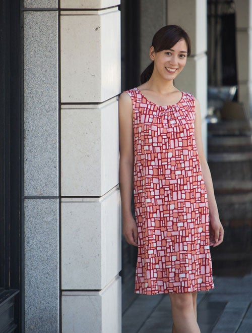 マットジャージジオプリントワンピース「TALBOTS」12,960円（税込）／画像提供：TALBOTS