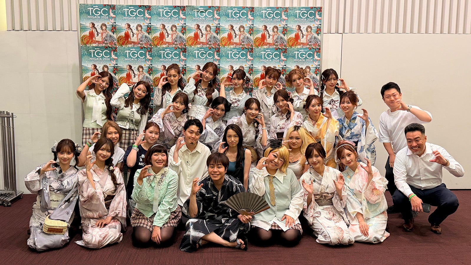 「チャンス学校チェンジ科」ステージ出演者ら（提供写真）