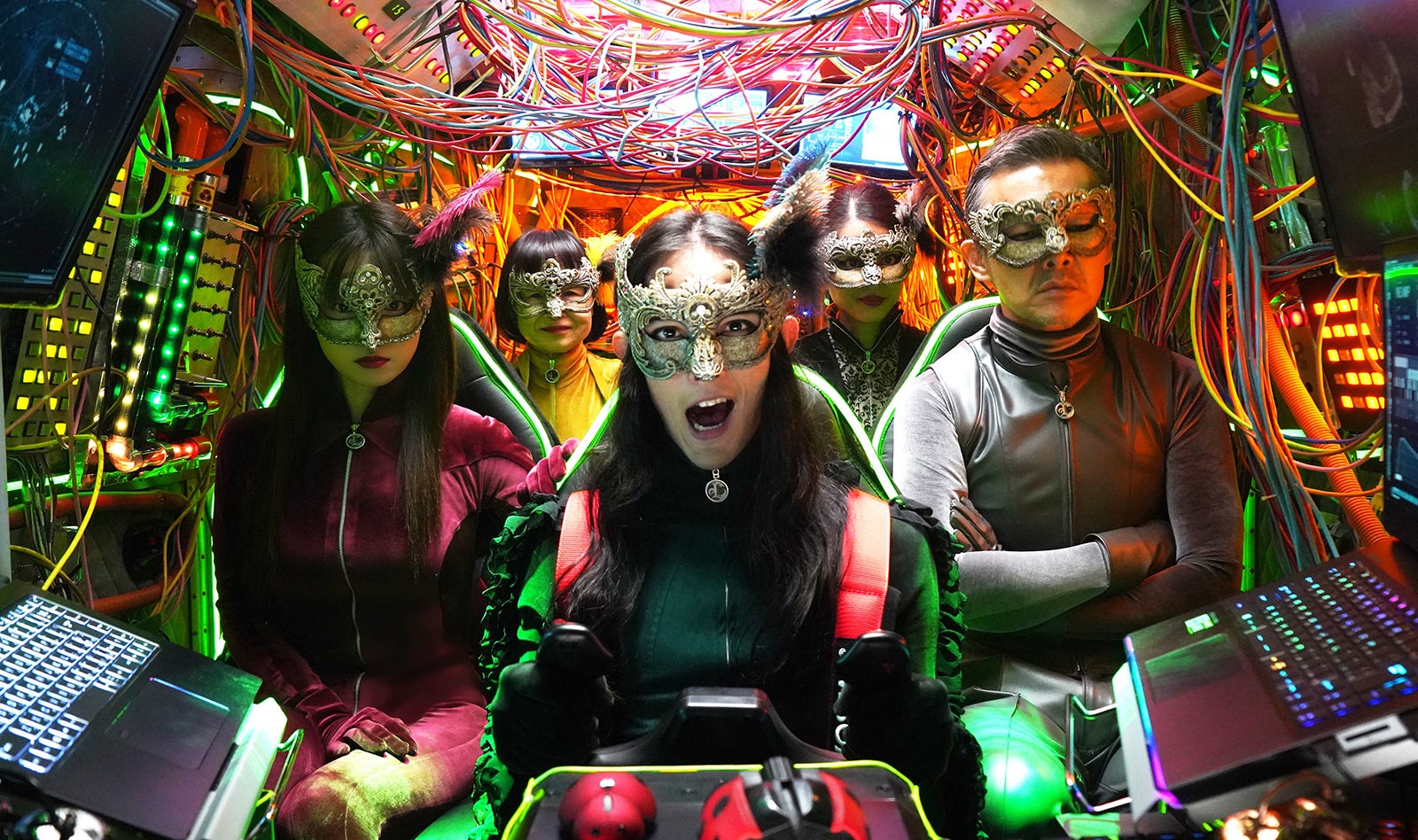 深田恭子、どんぐり、栗原類、小沢真珠、渡部篤郎（C）横関大／講談社　（C）2021「劇場版 ルパンの娘」製作委員会