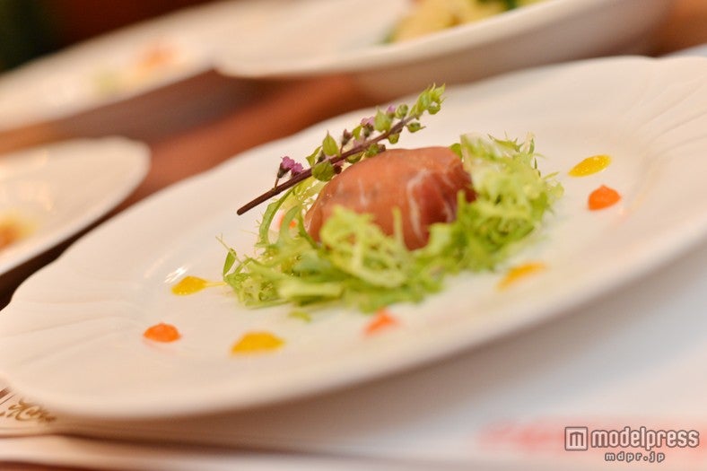 海老と帆立貝のマリネ、プロシュート包み