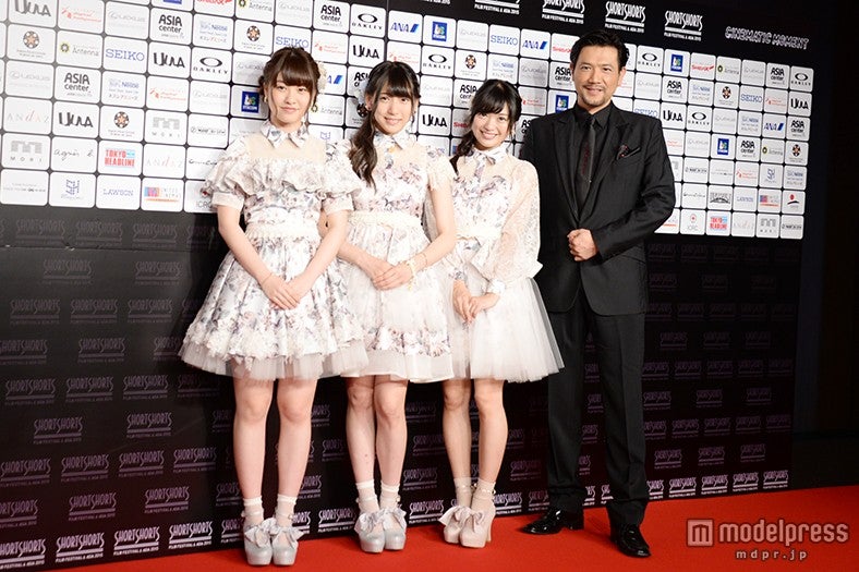 （左から）中西智代梨、茂木忍、北原里英、別所哲也